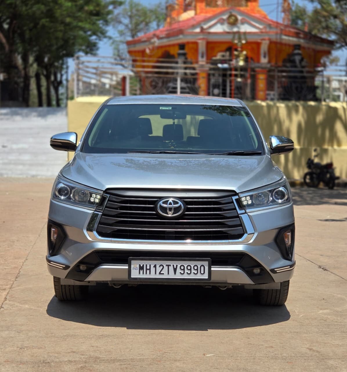 Innova Crysta 